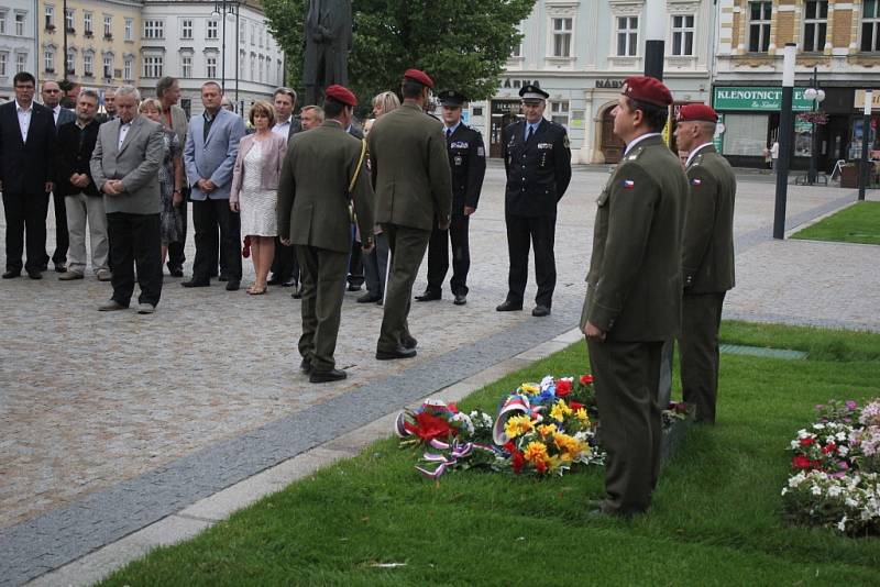 Krvavou neděli v srpnu 1968 si připomněli radní u památníku tří obětí sovětských vojsk.