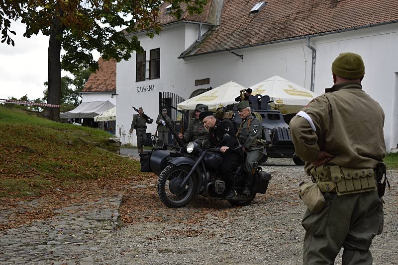 Akce připomínající historii 2. světové války nabídla pestrou přehlídku zbraní, techniky či uniforem několika armád, 18. 9. 2021