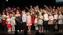 Střední, základní a mateřská škola JISTOTA oslavila pětadvacet let od svého založení velkou besídkou v prostějovském městském divadle