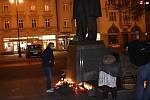 Výročí sametové revoluce uctili Prostějované zapálenými svíčkami pod sochou T. G. Masaryka. 17.11. 2020