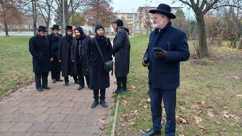 Na starém židovském hřbitově v Prostějově, se v neděli 20. listopadu vzpomínalo na rabína  Cvi Jehošuu Horowitze.