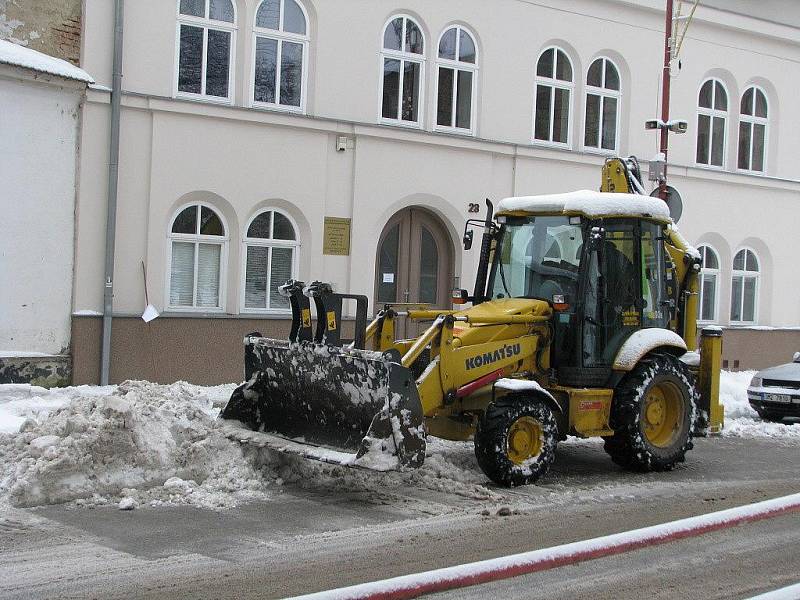 Sníh z ulic a chodníků na Prostějovsku mizí jen pozvolna