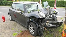 Ve čtvrtek došlo v Mostkovicích k vážné dopravní nehodě. Mladík narazil čelně do stromu. 24.4. 2024