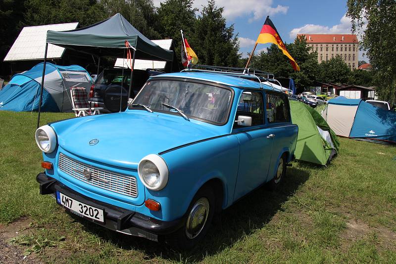 Trabant sraz 2020 u Podhradského rybníka v Plumlově