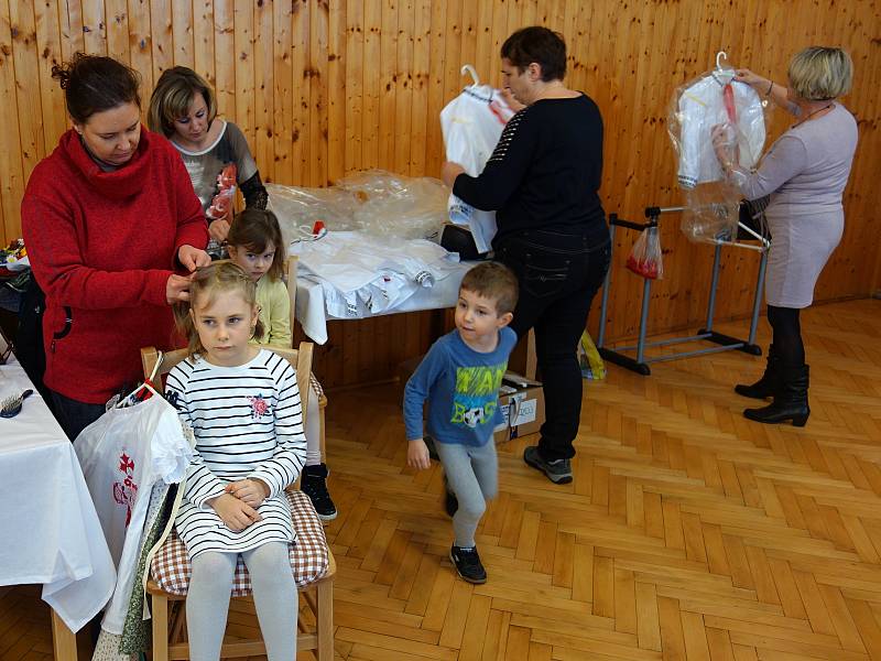 Vrchoslavičtí se bavili a pojídali vdolky.