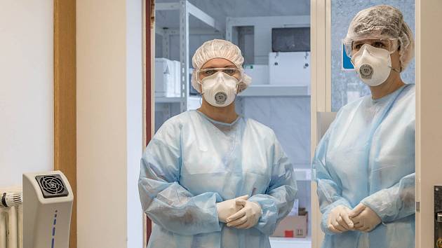 Laboratoř Nemocnice Prostějov zdvojnásobila vyšetřovací kapacitu pro testování nového typu koronaviru.