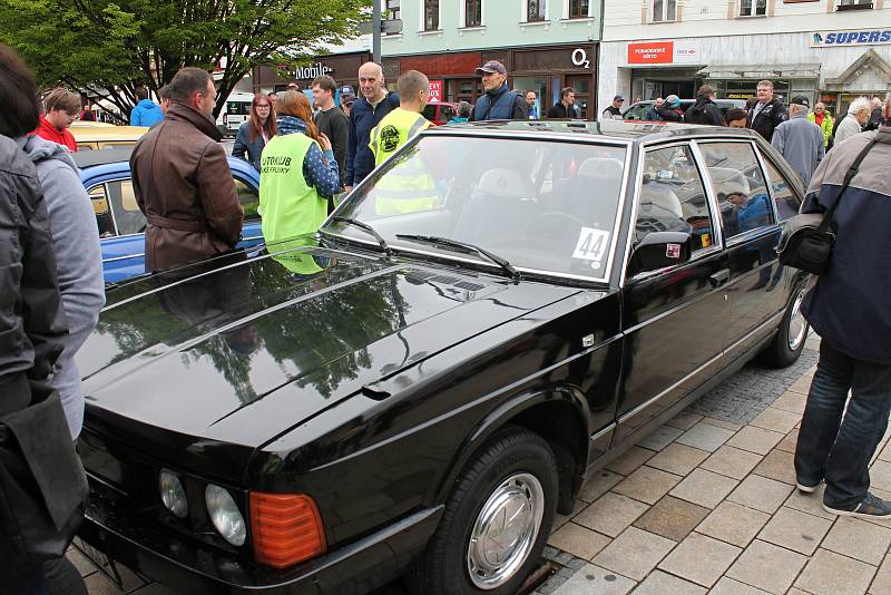 Historické motorky a auta projížděly Prostějovem. 12.5. 2019