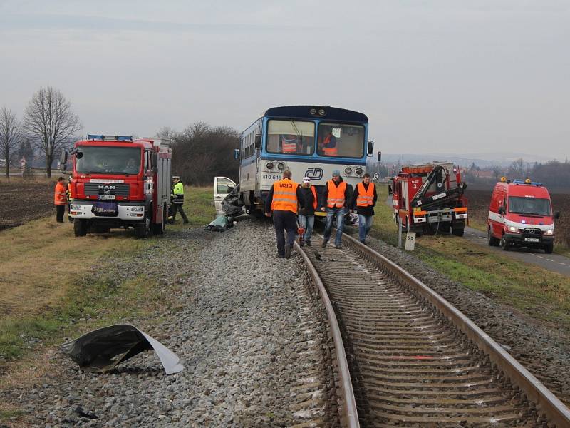 Srážka vlaku a dodávky mezi Kostelcem a Prostějovem 