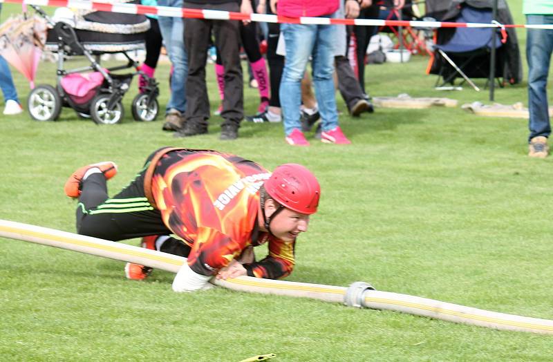 Dobrovolní hasiči z Vrchoslavic uspořádali závody v požárním útoku pro všechny kategorie. 11.5. 2019