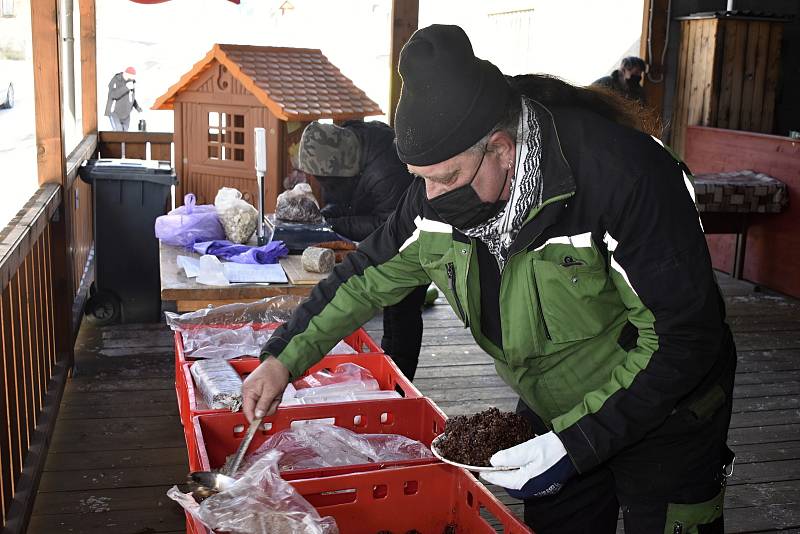 V konické Zámecké zahrádce se v sobotu konaly vepřové hody.