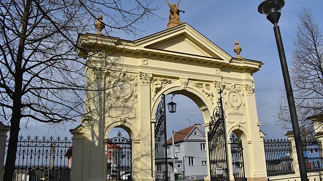 Zrekonstruovaná brána Městského hřbitova v Prostějově se stala památkou roku Olomouckého kraje.