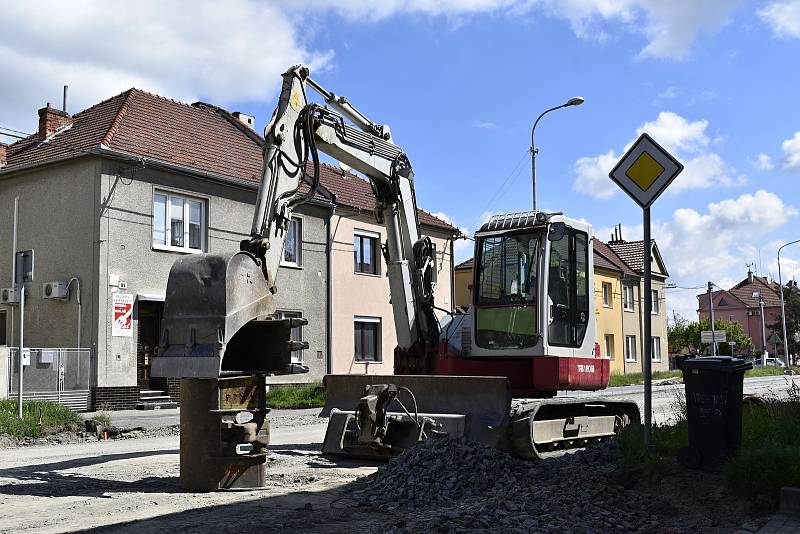 Práce na rekonstrukci Vrahovické ulice v Prostějově. 28. 5. 2021