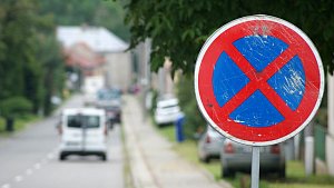 Zákaz zastavení v Ohrozimské ulici v Plumlově - 27. 6. 2020