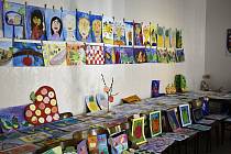 Na čtyři stovky dětských kreseb vystavovali prostějovští zahrádkáři v okresním kole výtvarné soutěže. 11.3. 2022