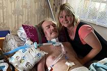 O manžela Davida Hepnara trpícího ALS se 24hodin denně stará jeho žena Žaneta.