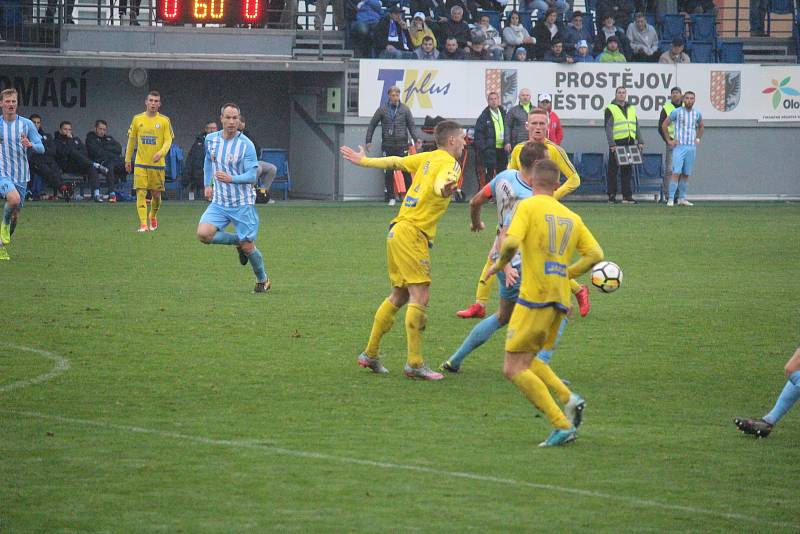 Prostějovští fotbalisté (v modrém) proti Varnsdorfu