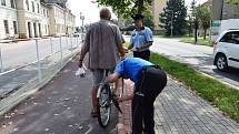 Kontrola dopadla docela dobře, cyklistům chyběly jen reflexní prvky. Foto: Policie ČR