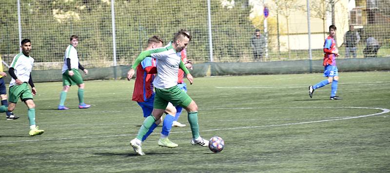 V utkání I.B třídy, skupiny B, dosáhli hladkého vítězství fotbalisté Hané (bílozelení), kteří nasázeli Smržicím čtyři branky. 17. 4. 2022