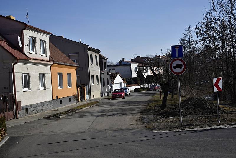 Mostkovice jsou obcí, která leží přímo pod plumlovskou přehradou.