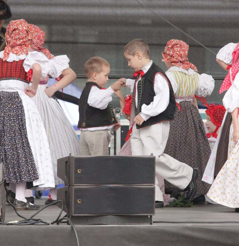 Velikonoční trhy v Prostějově s vystoupením folklórního souboru Mánes