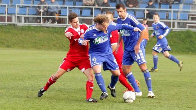 Prostějovští fotbalisté uzavřeli podzimní část sezony výhrou nad Uničovem 3:1. Domácí tým tedy pomstil porážku z prvního kola soutěže. Prostějovští se také rozloučili se svým kapitánem Tomášem Hunalem.