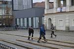 Umělé kluziště na náměstí T. G. Masaryka se už začíná rýsovat. Dělníci od pondělka pokládají dřevěné rošty. 22.11. 2022
