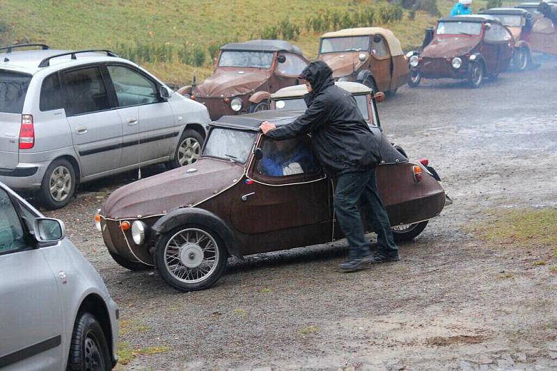 Sraz velorexů na plumlovském zámku