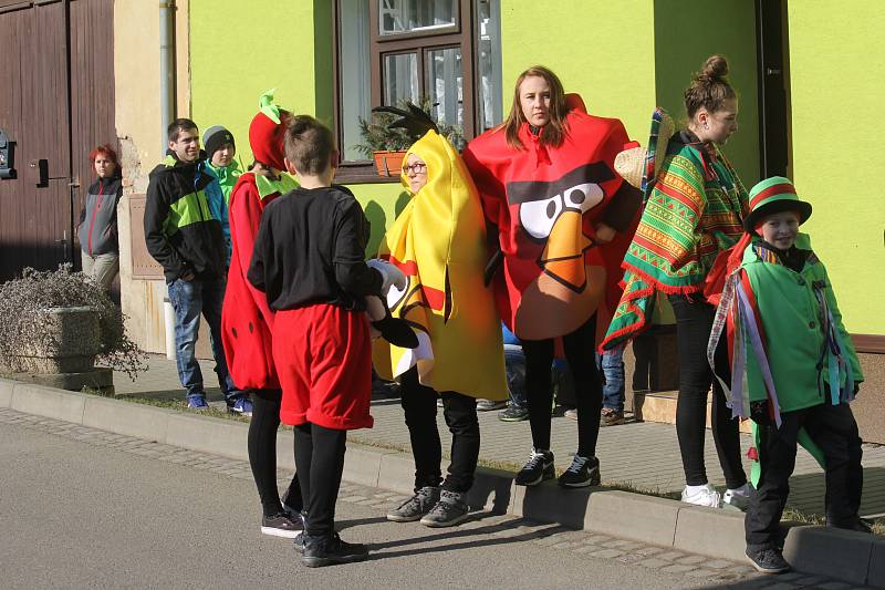 Tištínu v sobotu vládlo masopustní veselí. Místní při výběru masek vsadili na tradici, další experimentovali.