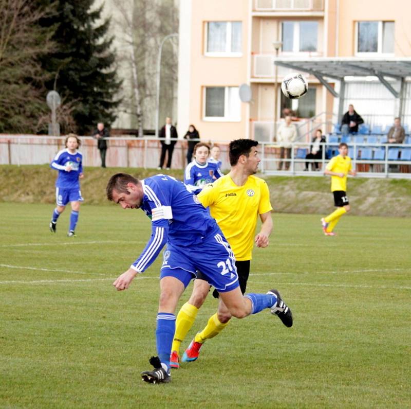 1. SK Prostějov zvládl první letošní domácí duel na výbornou. Silný Hlučín porazil 2:1 a získal tak dalš tři důležité body. Hrdinou zápasu se stal Tomáš kzár, který dokázal celé klání rozhodnout.