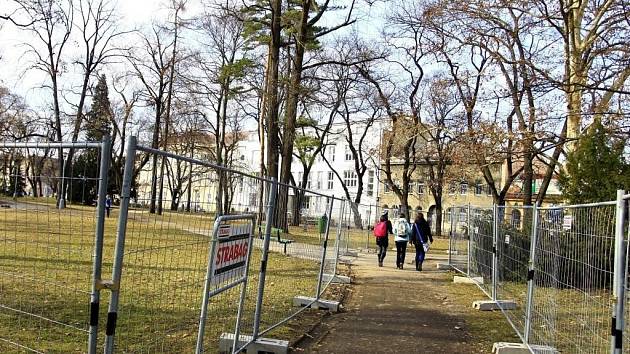 Oplocení Smetanových sadů v Prostějově, kvůli rekonstrukci