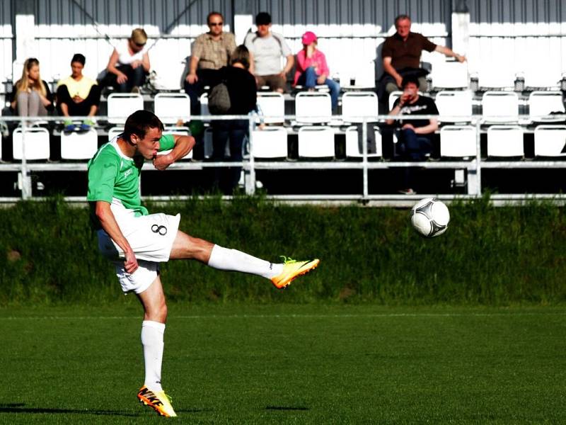 Fotbalisté 1.SK Prostějov (v modrém) proti Hlučínu