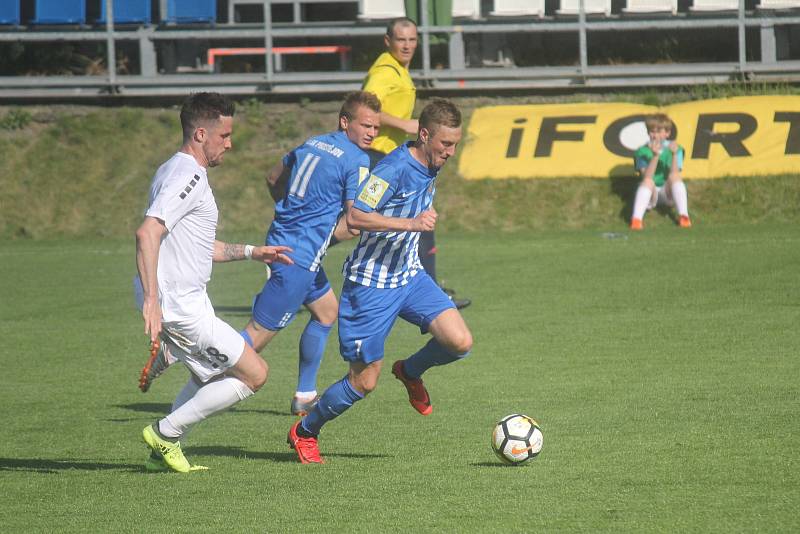 Fotbalisté Prostějova (v modrém) porazili Vyškov 2:1