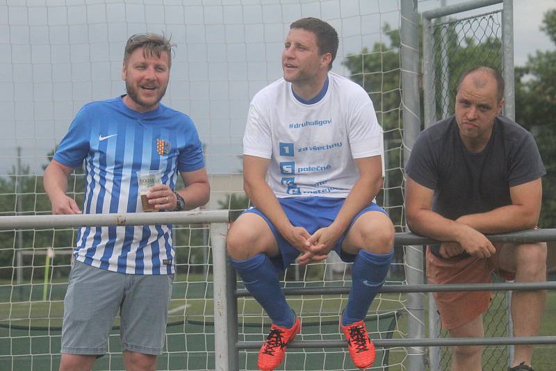 Fotbalisté Prostějova (v modrém) oslavili postup do druhé ligy výhrou 4:2 nad HFK Olomouc.