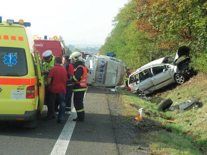 Nehoda osobáku a dodávky na R46 u Želeče