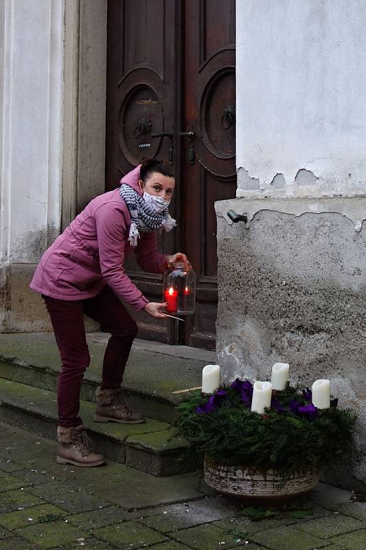 První zastávkou na Prostějovsku, kde se rozdávalo Betlémské světlo byly Nezamyslice. 19.12. 2020