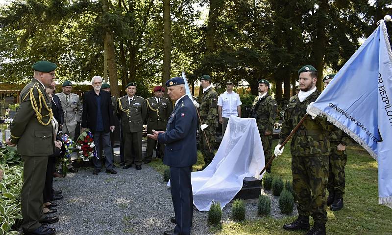 Generálmajor letectva in memoriam Josef Duda má od 9. srpna 2022 na prostějovském městském hřbitově svůj náhrobek.