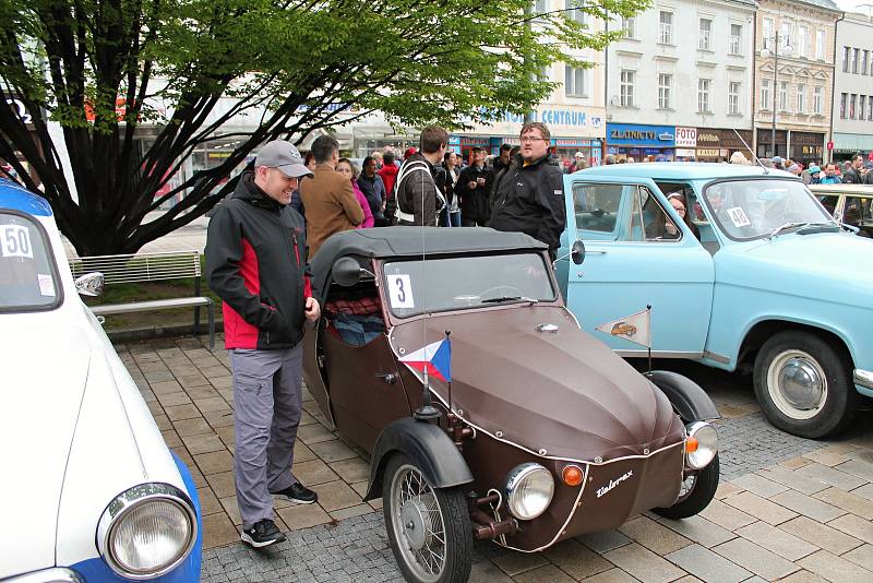 Historické motorky a auta projížděly Prostějovem. 12.5. 2019