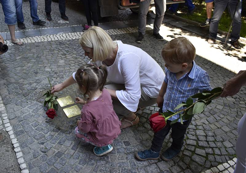 V Prostějově bylo uloženo dalších 13 Kamenů zmizelých. 25.6. 2020