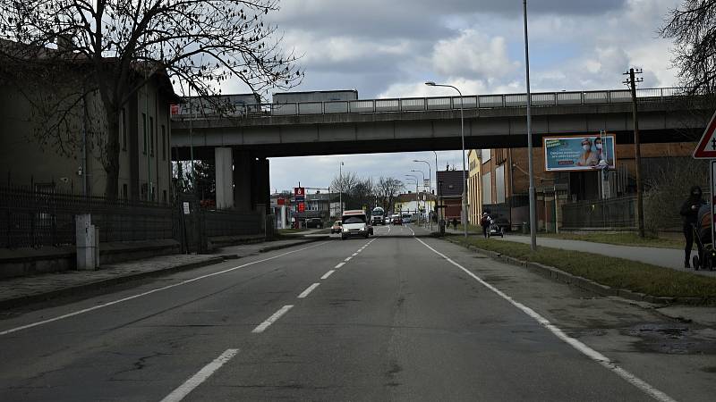 Vrahovická ulice bude v úseku od mostu přes Hloučelu až po základní školu čtyři měsíce uzavřena.
