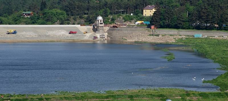 Plumlovská přehrada se pozvolna plní vodou - 19. května 2013