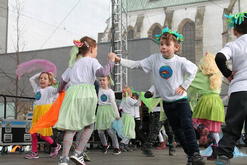 Vystoupení mateřských školek z Prostějova na velikonočním jarmarku