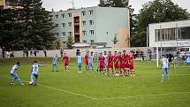 Fotbalisté Prostějova (v bílo-modrém) prohráli s Líšní 0:1.