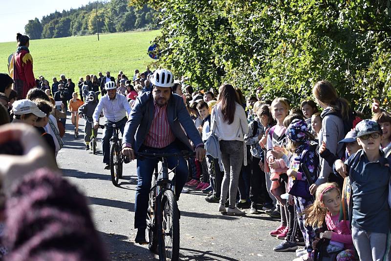 Slavnostní otevření cyklostezky spojující Plumlov s Mostkovicemi podél plumlovské přehrady. 1.10. 2021