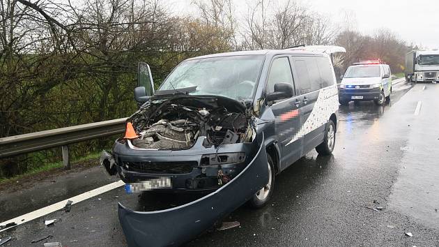 Na 27,5 kilometru D46 se stala hromadná srážka pěti vozidel.