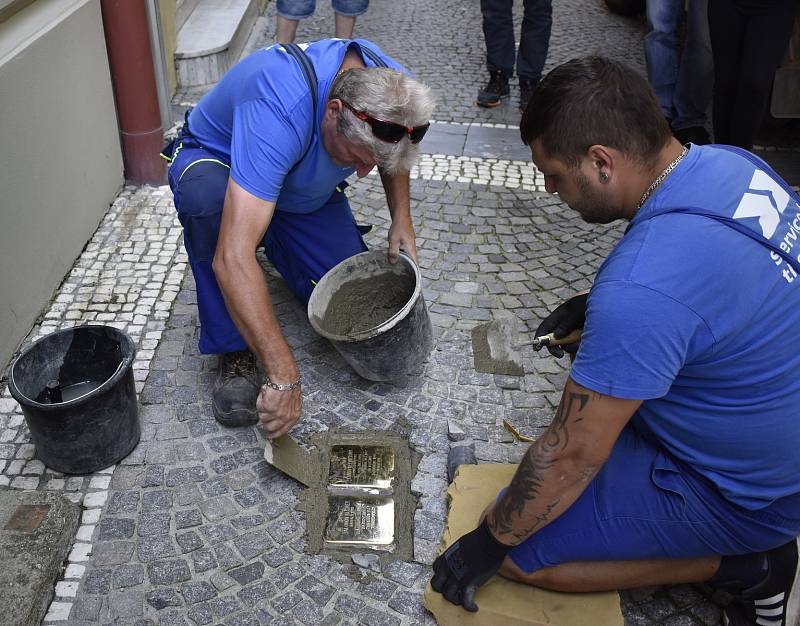 V Prostějově bylo uloženo dalších 13 Kamenů zmizelých. 25.6. 2020