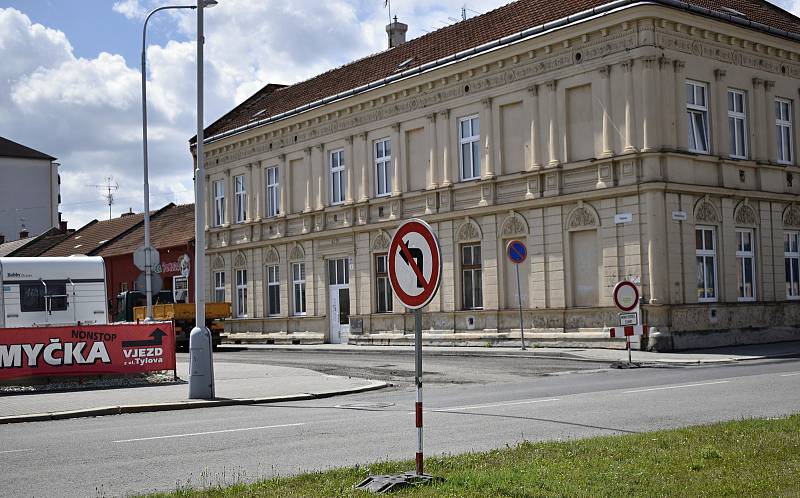 Hned několik uzavírek v centru Prostějova straší řidiče od začátku prázdnin a také s počátkem měsíce srpna. Křižovatka Tylovy a Wolkerovy ulice. 2.8. 2021