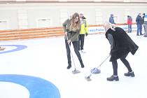 Curlingové klání na kluzišti v Prostějově