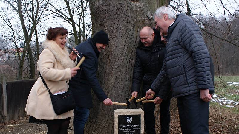 Slavnostní poklepání na základní kámen a oficiální zahájení stavby cyklostezky podél plumlovské přehrady - 27. 1. 2020