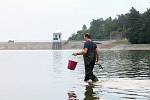 Hygienici měřili kvalitu vodu na plumlovské přehradě v pondělí 29.7. 2019