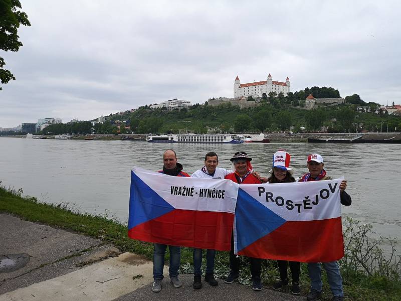 Fanouškovská banda na MS v hokeji v Bratislavě (Prostějov + Vražné Hynčice)